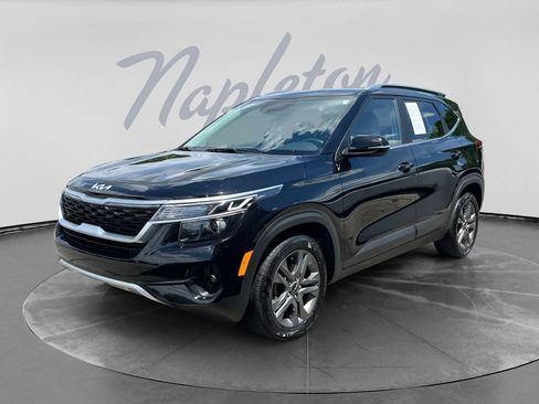 Used 2023 Kia Seltos S w/ Navigation Package FWD image 1