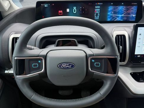 Used 2025 Ford Expedition Active AWD/4WD image 14