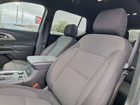 Used 2023 Chevrolet Traverse LT image 11