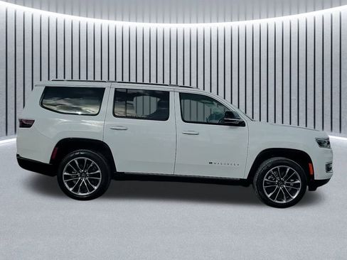 Certified 2024 Jeep Wagoneer Series III w/ Premium Group I AWD/4WD image 5