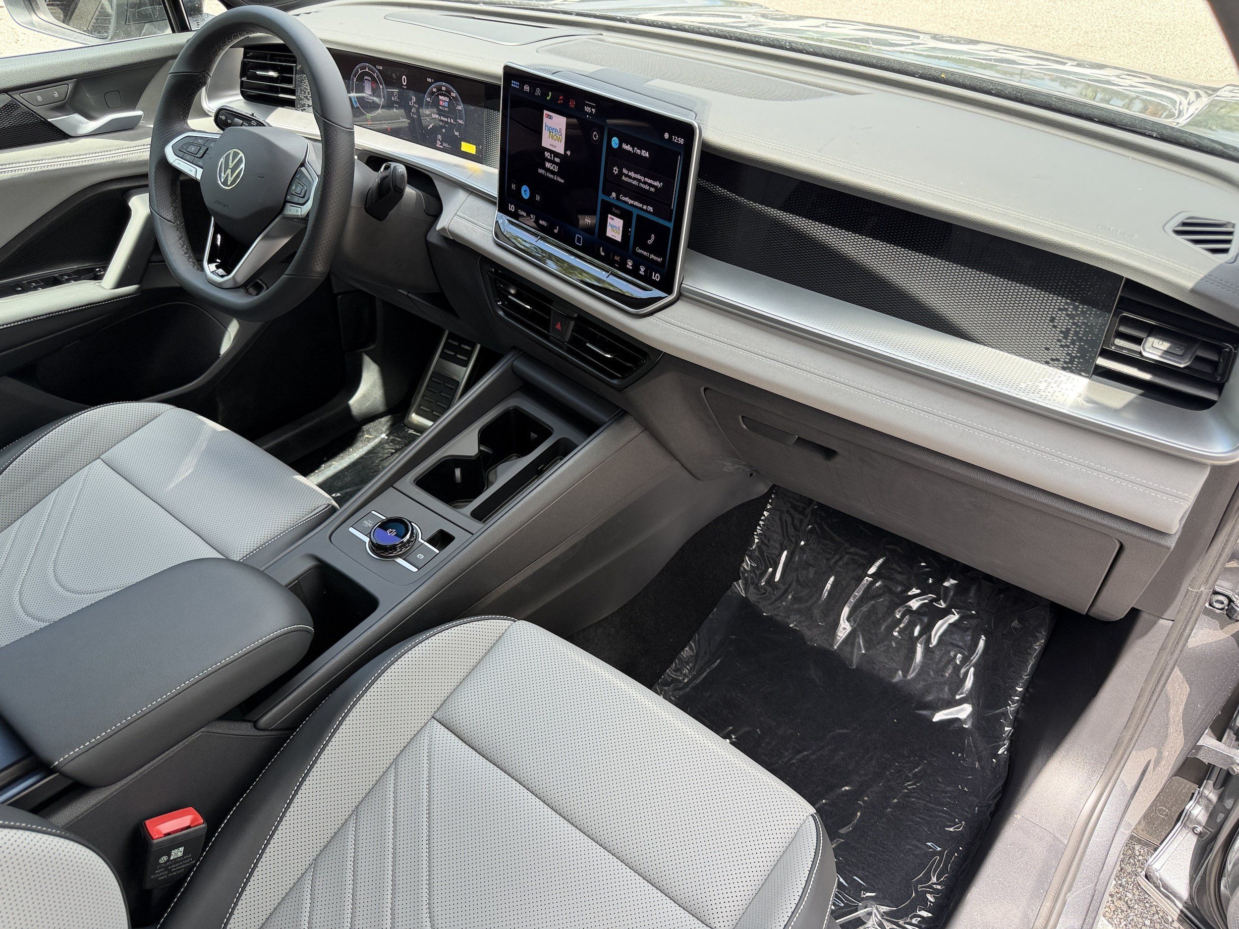 New 2026 Volkswagen Tiguan SE R-Line FWD image 13