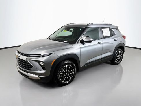 Used 2024 Chevrolet TrailBlazer LT FWD image 3