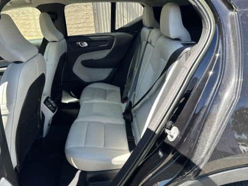 Used 2023 Volvo XC40 B5 Plus w/ Driver Assist Package AWD/4WD image 6