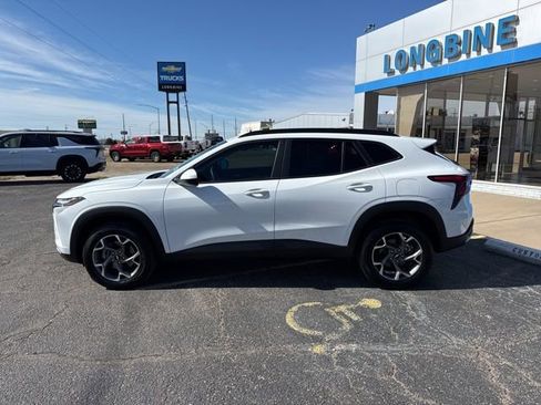 Used 2024 Chevrolet Trax LT image 4