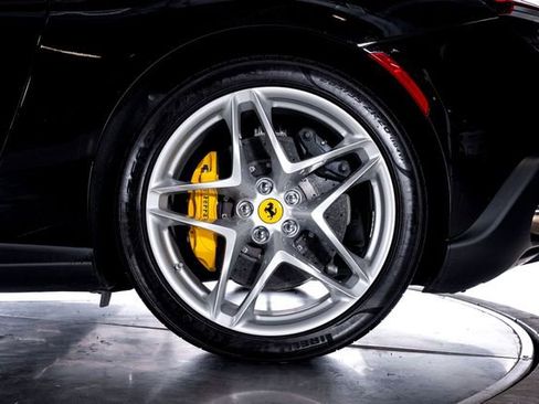 Certified 2024 Ferrari Roma Spider RWD image 18
