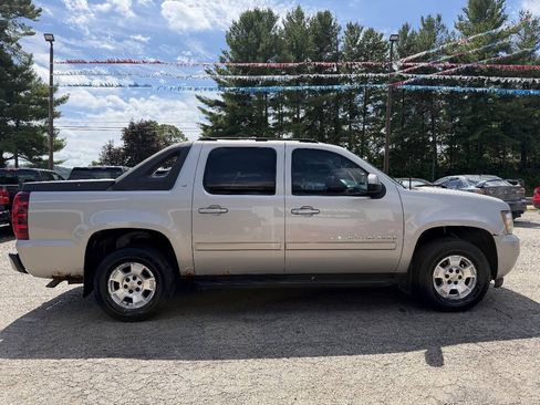 Used 2007 Chevrolet Avalanche LT AWD/4WD image 4