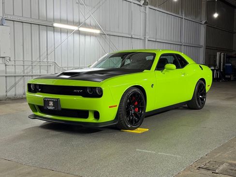 Used 2015 Dodge Challenger SRT Hellcat RWD image 1