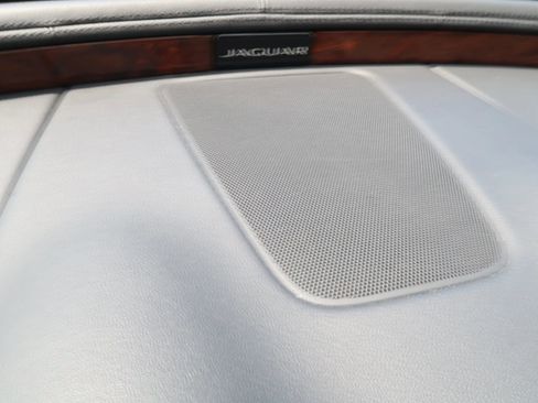 Used 2017 Jaguar XJ R-Sport image 41