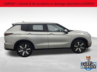 Used 2025 Mitsubishi Outlander SE video 2