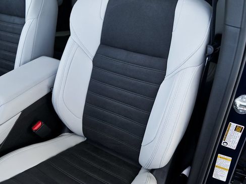 Used 2025 Mitsubishi Outlander SE image 32