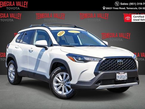 Certified 2024 Toyota Corolla Cross LE w/ Moonroof Package FWD image 1