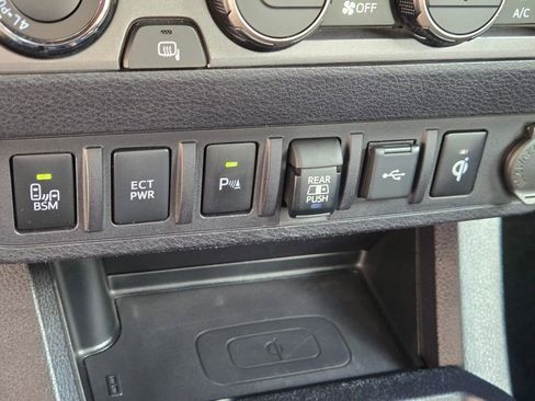 Used 2021 Toyota Tacoma TRD Sport w/ Technology Package image 29