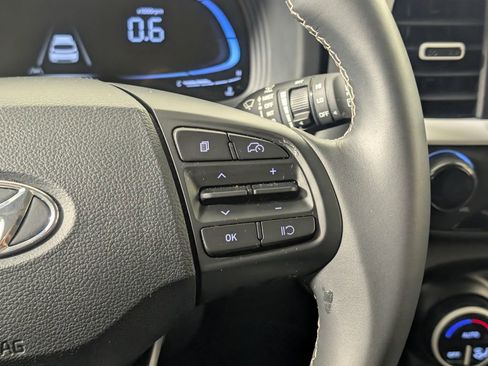 Used 2024 Hyundai Venue Limited image 18