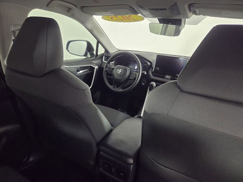Used 2025 Toyota RAV4 XLE FWD image 31