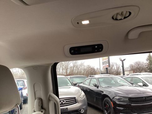 Used 2018 Chrysler Pacifica Touring Plus FWD image 26