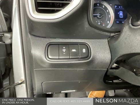 Used 2021 Hyundai Venue SEL image 42