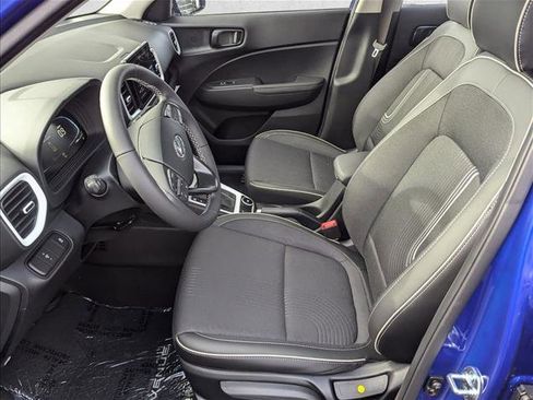 New 2025 Hyundai Venue Limited image 4