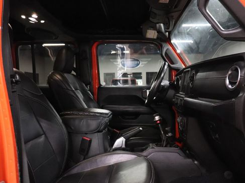 Used 2019 Jeep Wrangler Unlimited Sahara image 22
