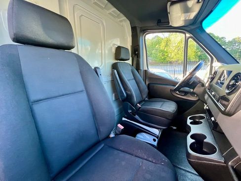 Used 2021 Mercedes-Benz Sprinter 2500 w/ Premium Package image 26