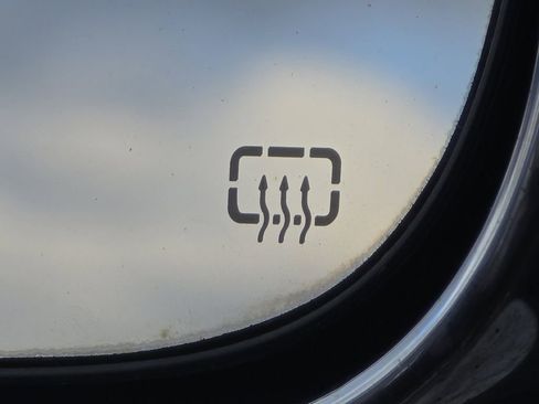 Used 2016 RAM 1500 Laramie image 9