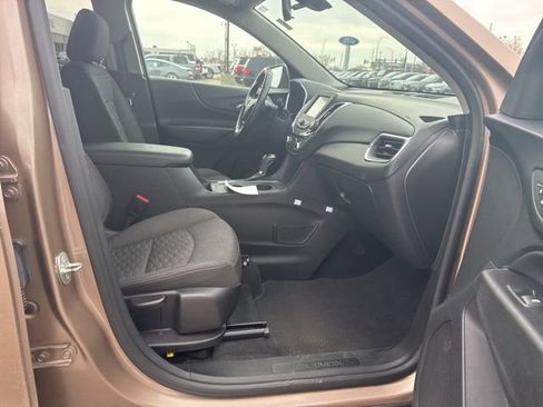 Used 2018 Chevrolet Equinox LT image 12