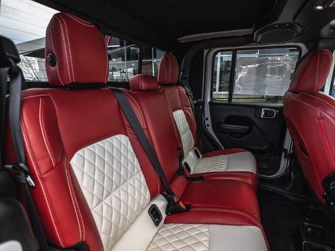 Used 2021 Jeep Gladiator Willys image 32