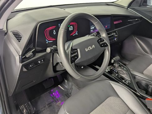 Used 2024 Kia Niro EX FWD image 11