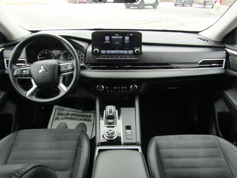 Used 2023 Mitsubishi Outlander SE image 14