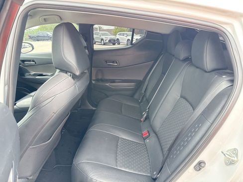 Used 2022 Toyota C-HR Limited FWD image 23