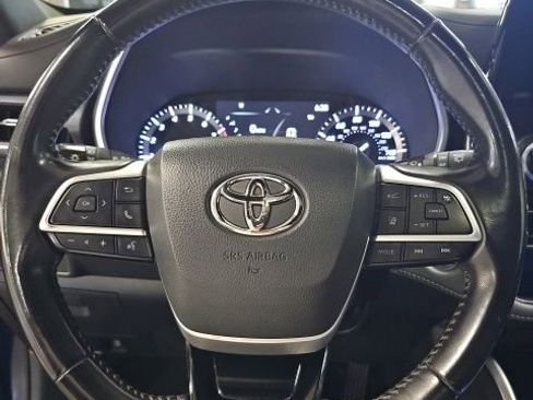 Used 2022 Toyota Highlander XSE image 16