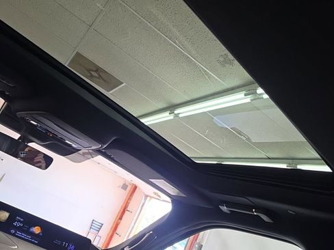 Used 2025 Lincoln Navigator Reserve w/ Jet Appearance Package image 8