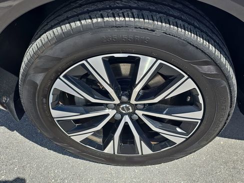 Certified 2023 Volvo XC60 B5 Core image 11