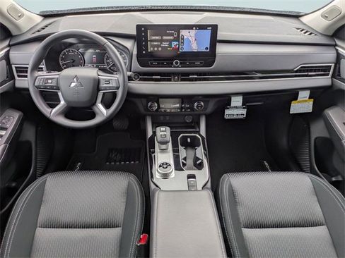 New 2025 Mitsubishi Outlander ES image 14