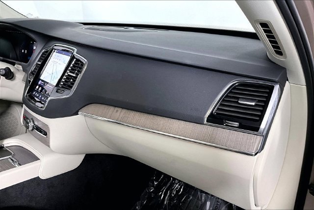 Used 2023 Volvo XC90 B6 Plus AWD/4WD image 17