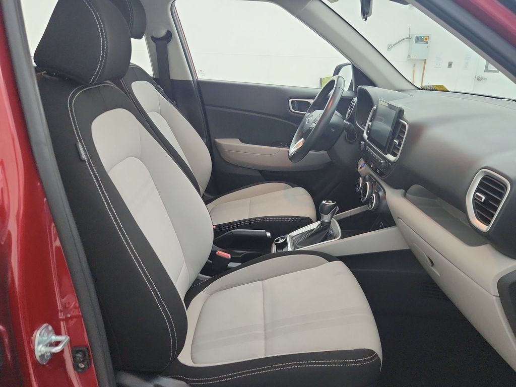 Used 2025 Hyundai Venue SEL FWD image 35