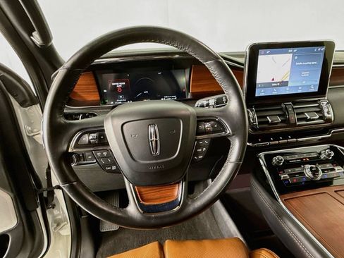 Used 2021 Lincoln Navigator Reserve w/ Luxury Package AWD/4WD image 12