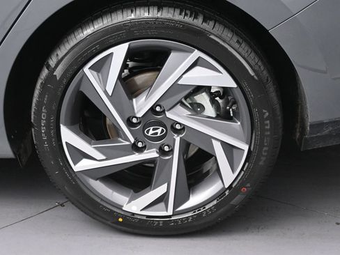 Used 2025 Hyundai Elantra SEL FWD image 34