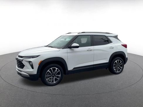 Used 2025 Chevrolet TrailBlazer LT w/ Driver Confidence Package image 8