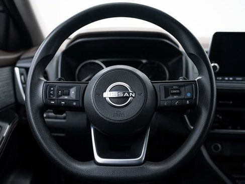 Used 2023 Nissan Rogue SV image 17