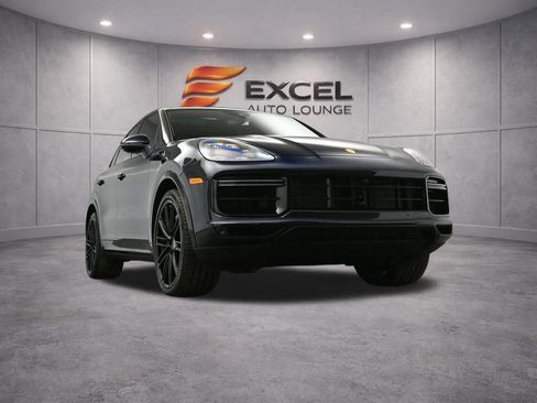 Used 2021 Porsche Cayenne Turbo w/ Premium Package Plus image 55