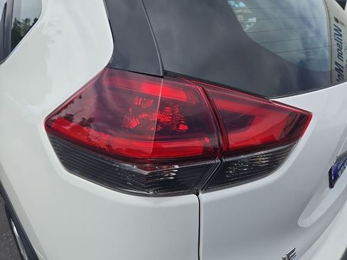 Used 2020 Nissan Rogue S AWD/4WD image 33