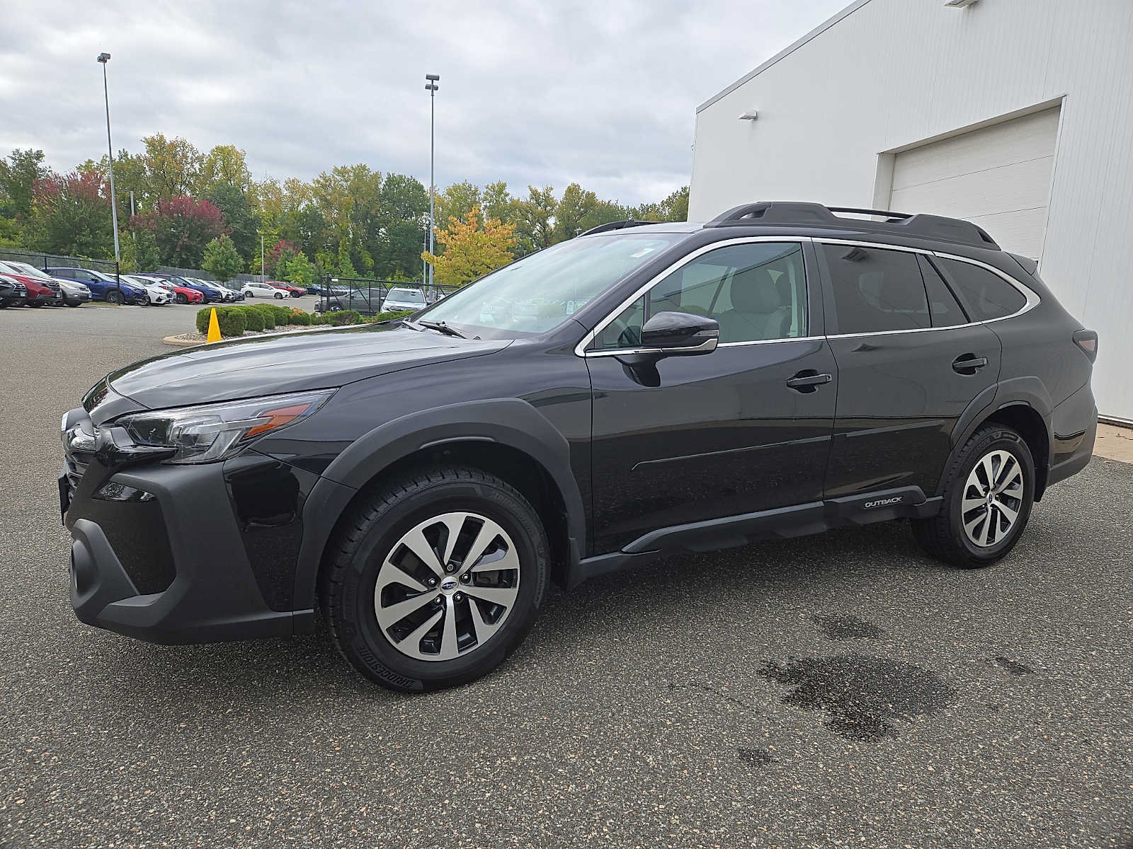 Used 2023 Subaru Outback Premium AWD/4WD image 3