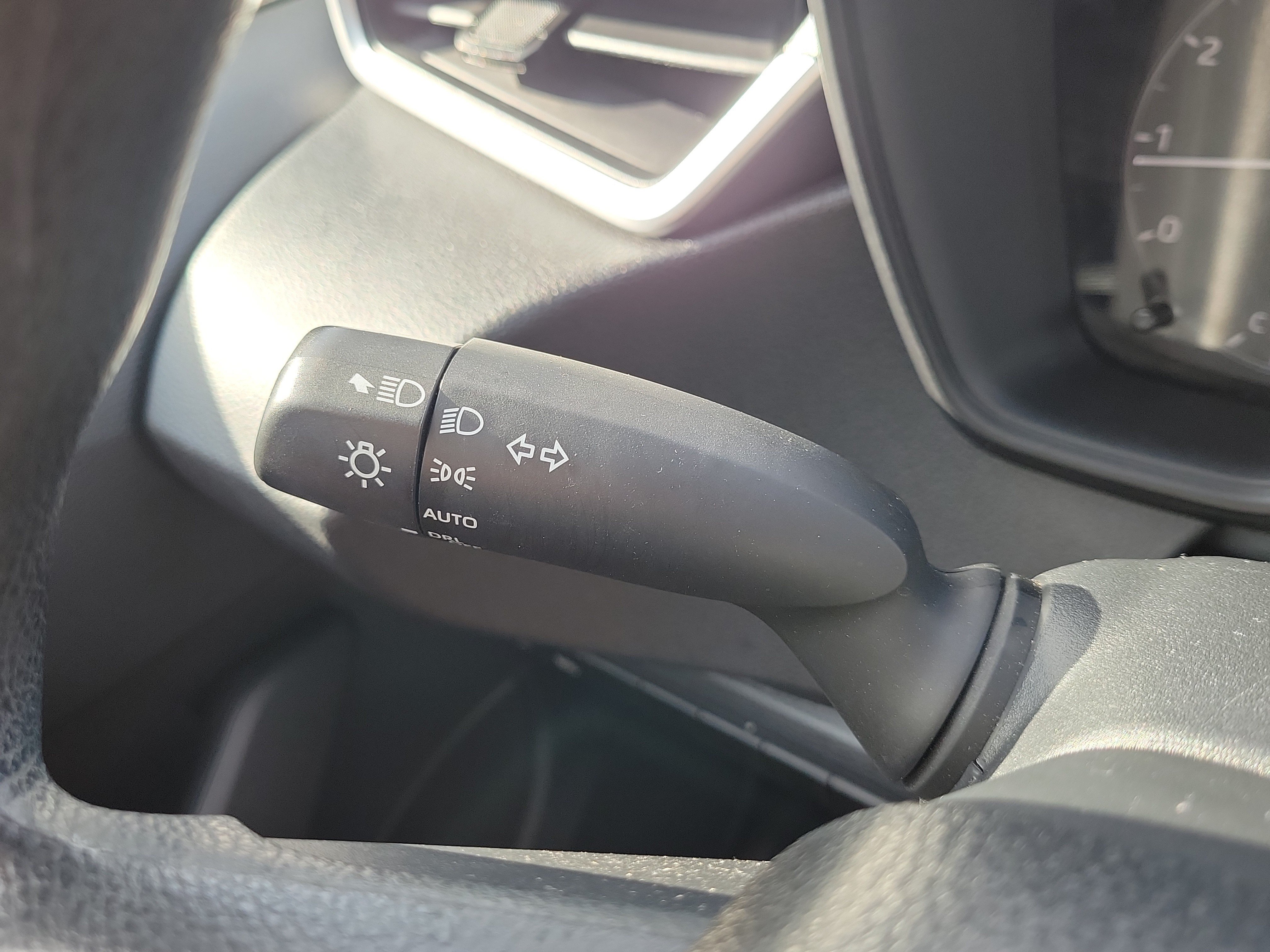 Used 2024 Toyota Corolla LE FWD image 28