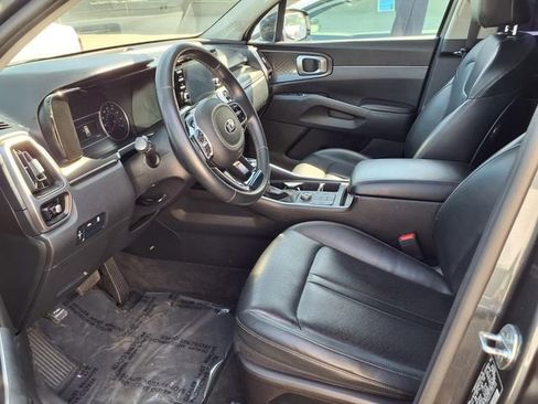 Used 2021 Kia Sorento S image 11