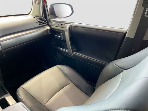 Used 2022 Toyota 4Runner SR5 Premium image 24