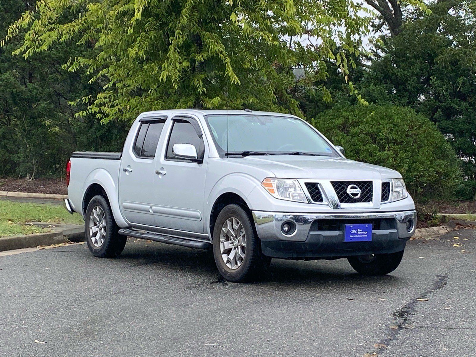 Used 2019 Nissan Frontier SL RWD image 2