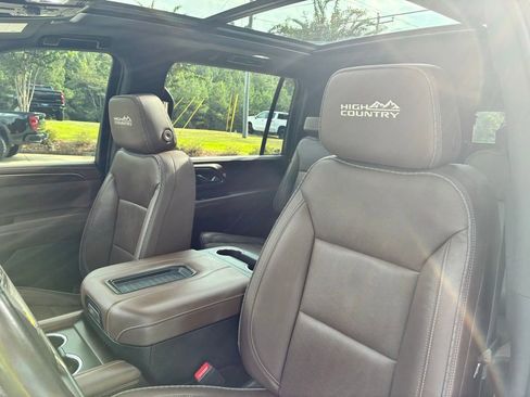 Used 2023 Chevrolet Suburban High Country image 31
