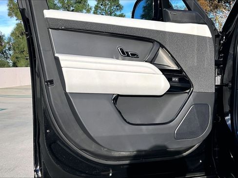 Used 2025 Land Rover Range Rover Sport image 27