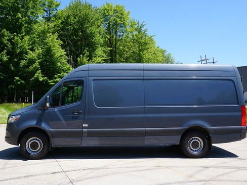 Used 2019 Mercedes-Benz Sprinter 170 image 3