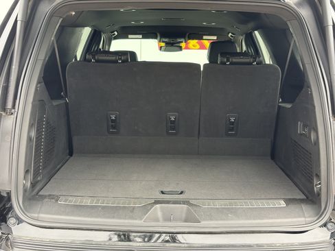 Used 2025 GMC Yukon XL Denali AWD/4WD image 9